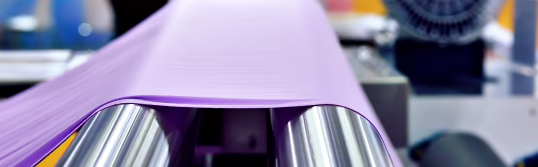 Linea tessile industriale con sistemi a vapore per trattamento e produzione tessuti nel distretto di Prato